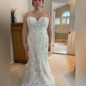 Never altered or or worn Stella York Wedding Dress